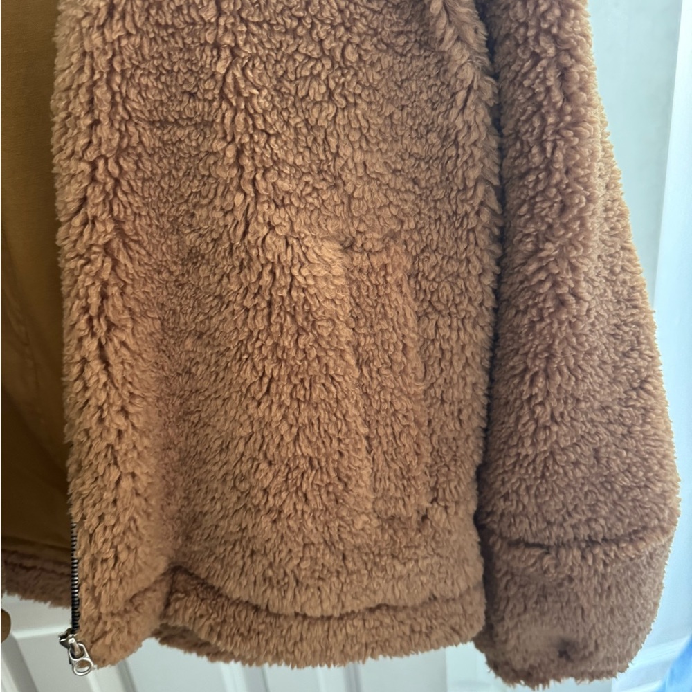 Lululemon Teddy jacket - Picture 2 of 4